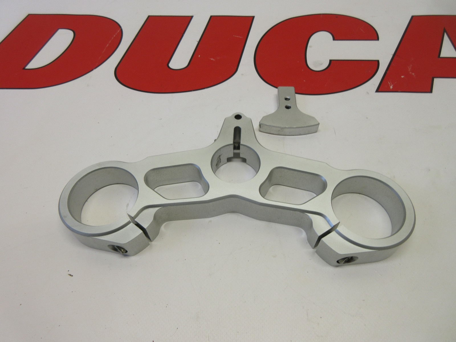 Ducati top yoke upper clamp steering head 749 749S 999 999S 34110351A 34120351A