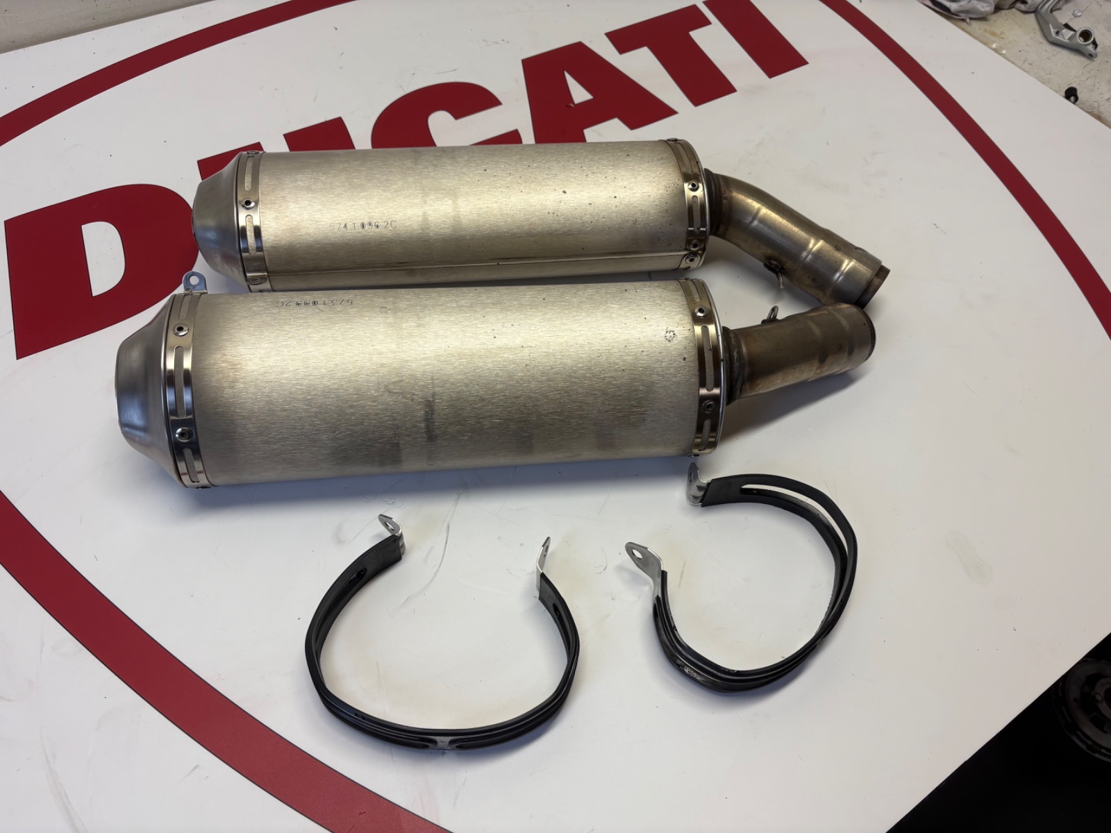Ducati exhaust silencers mufflers & brackets 57410962C 57310992C 848 1098 1198