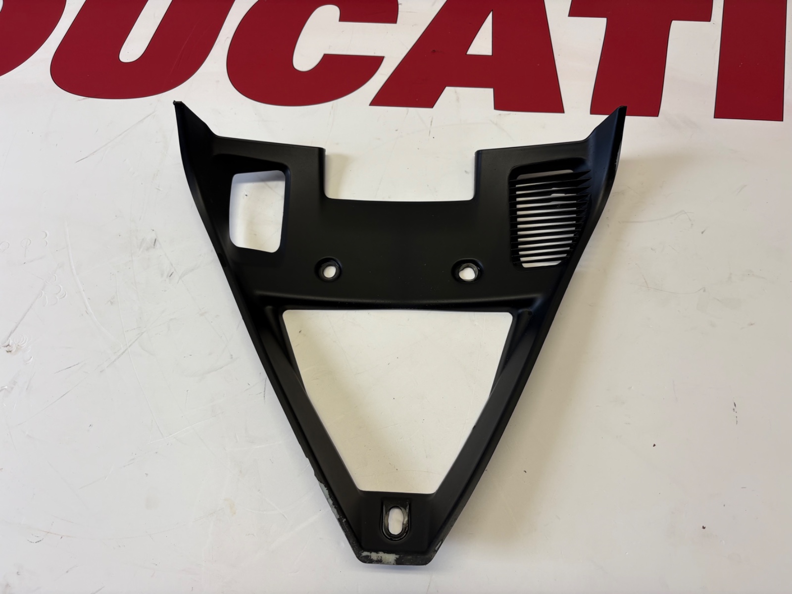 Ducati radiator v piece black air manifold superbike 848 1098 1198 48410601AG