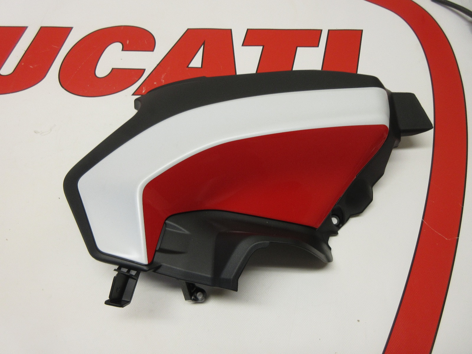 Ducati right hand air deflector Panigale V2 white / red 2021 4801B012AC