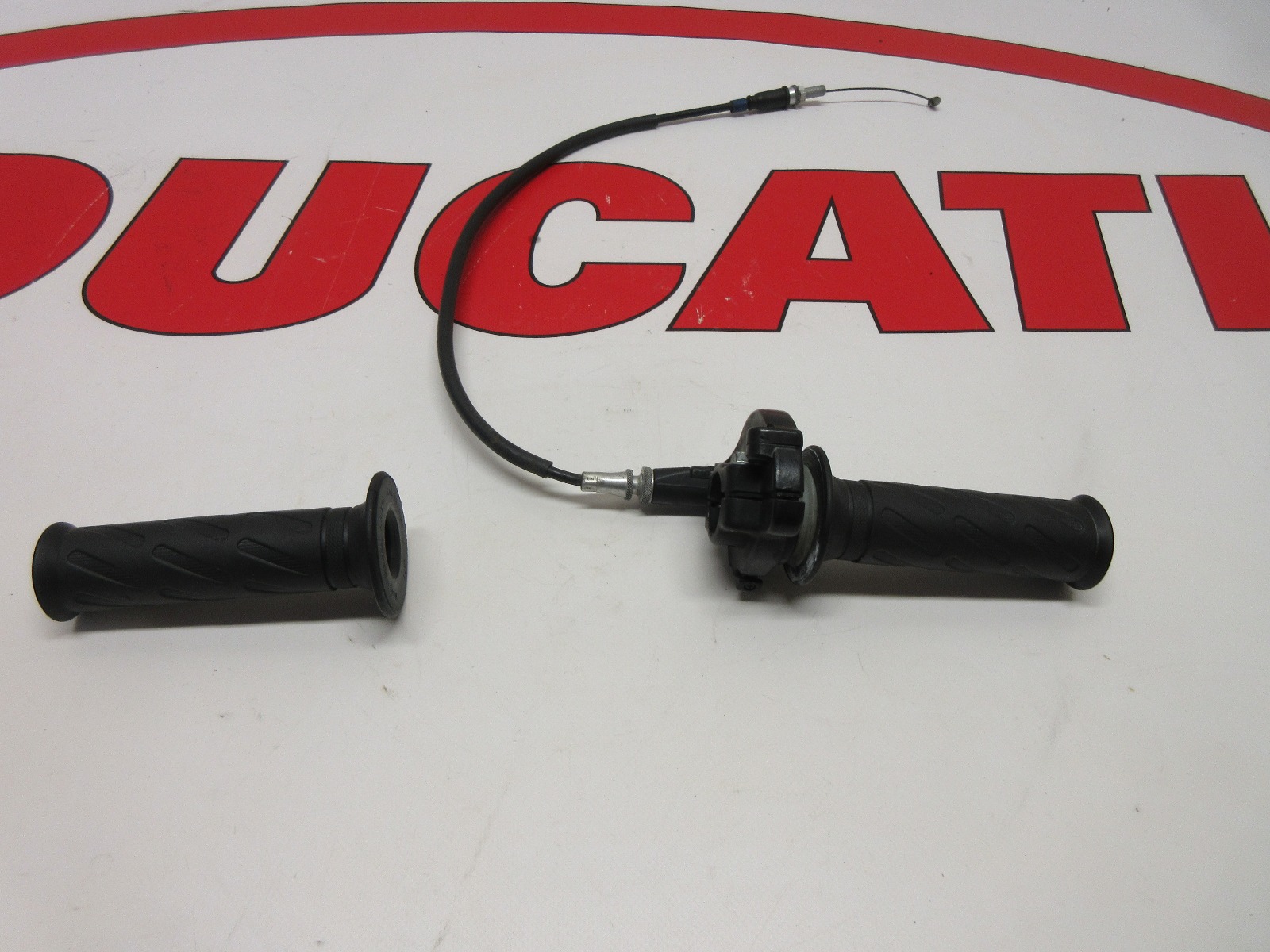 Ducati throttle control / cable / grip 65420021A Superbike 748 916 996