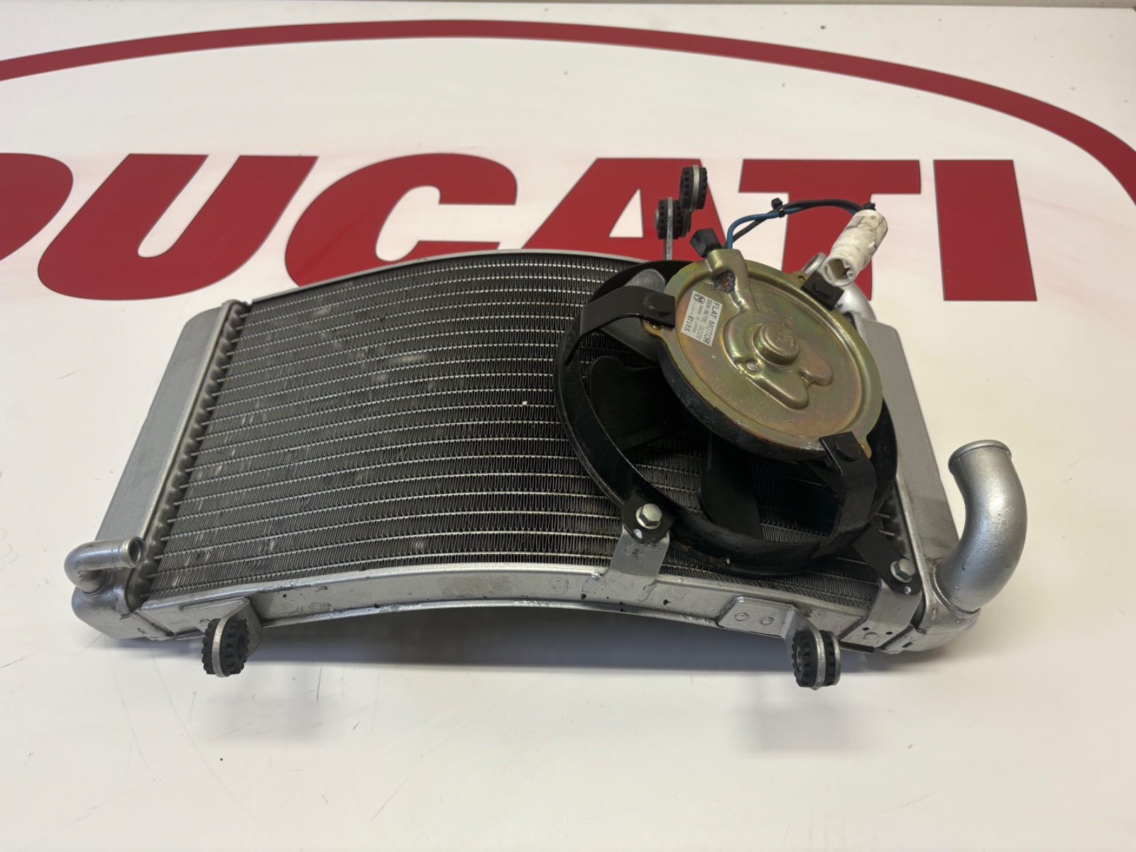 Ducati radiator water cooler watercooler & fan 748 916 996 54840081A