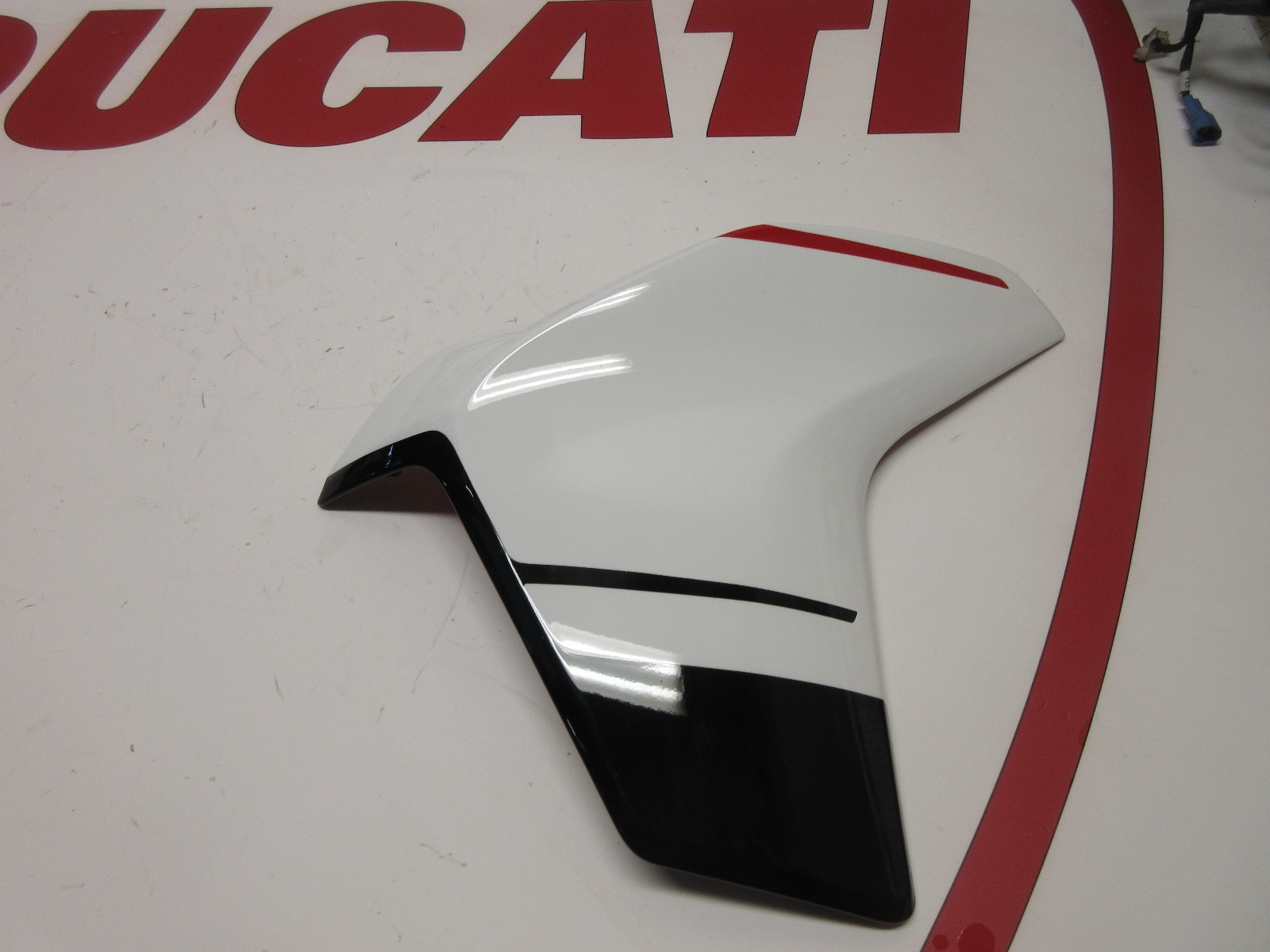 Ducati Right hand radiator cover Multistrada 1200 Pikes Peak 48016862AG fairing