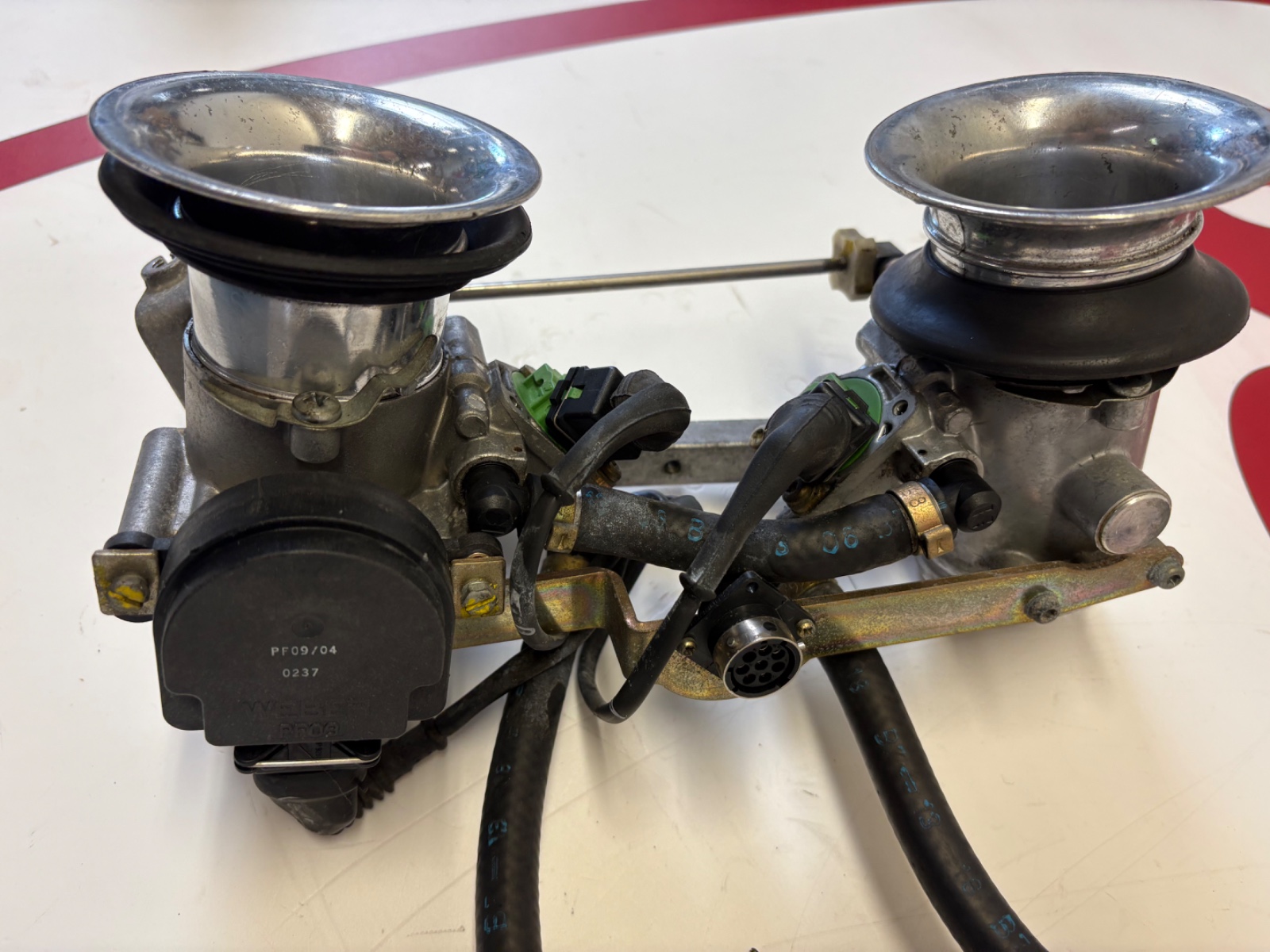 Ducati throttle bodies including hoses quick release TPS 28240122A 748 S 748SPS