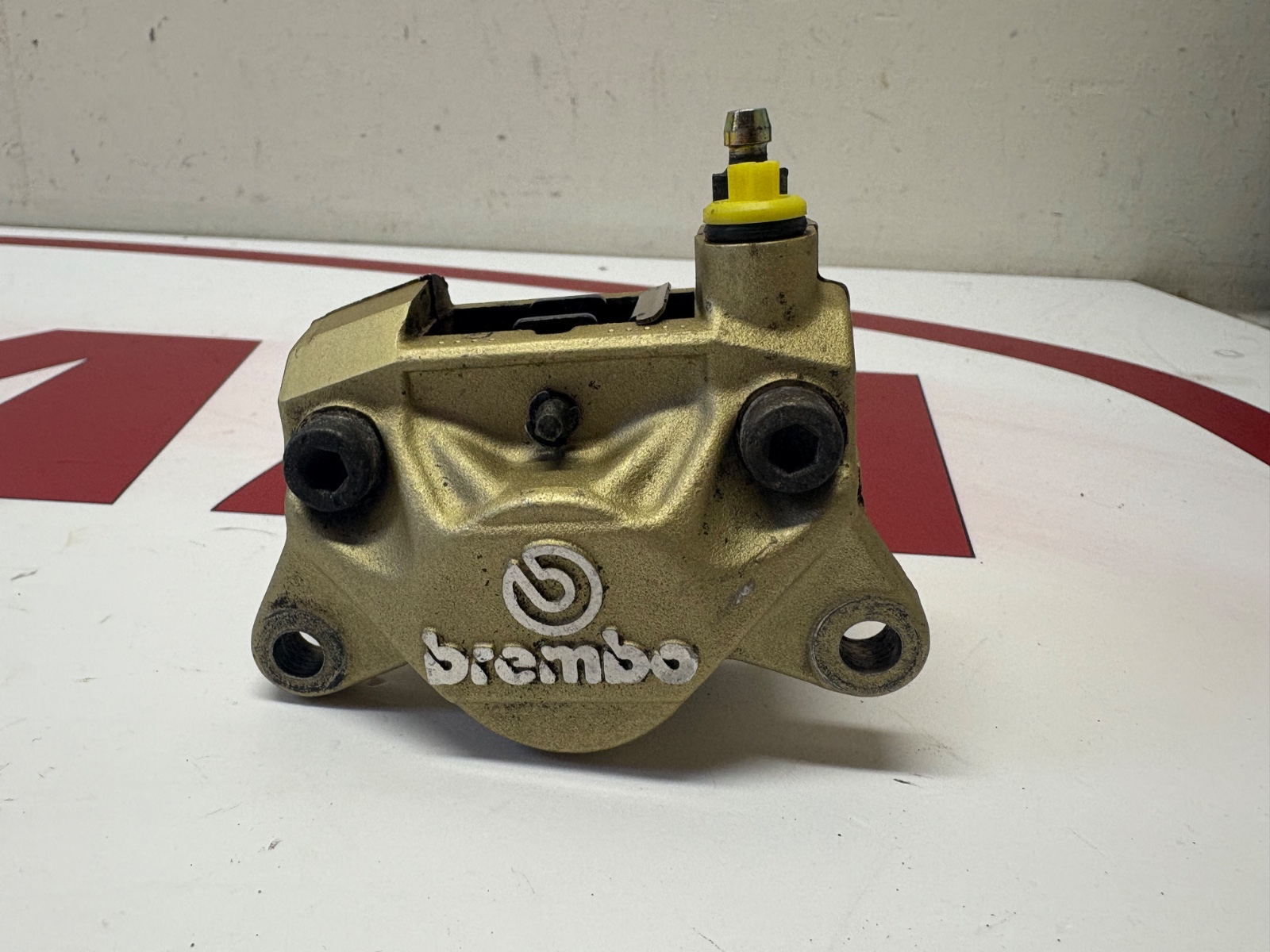 Ducati rear brake caliper Brembo & brake pads 748 916 996 998 61140052A