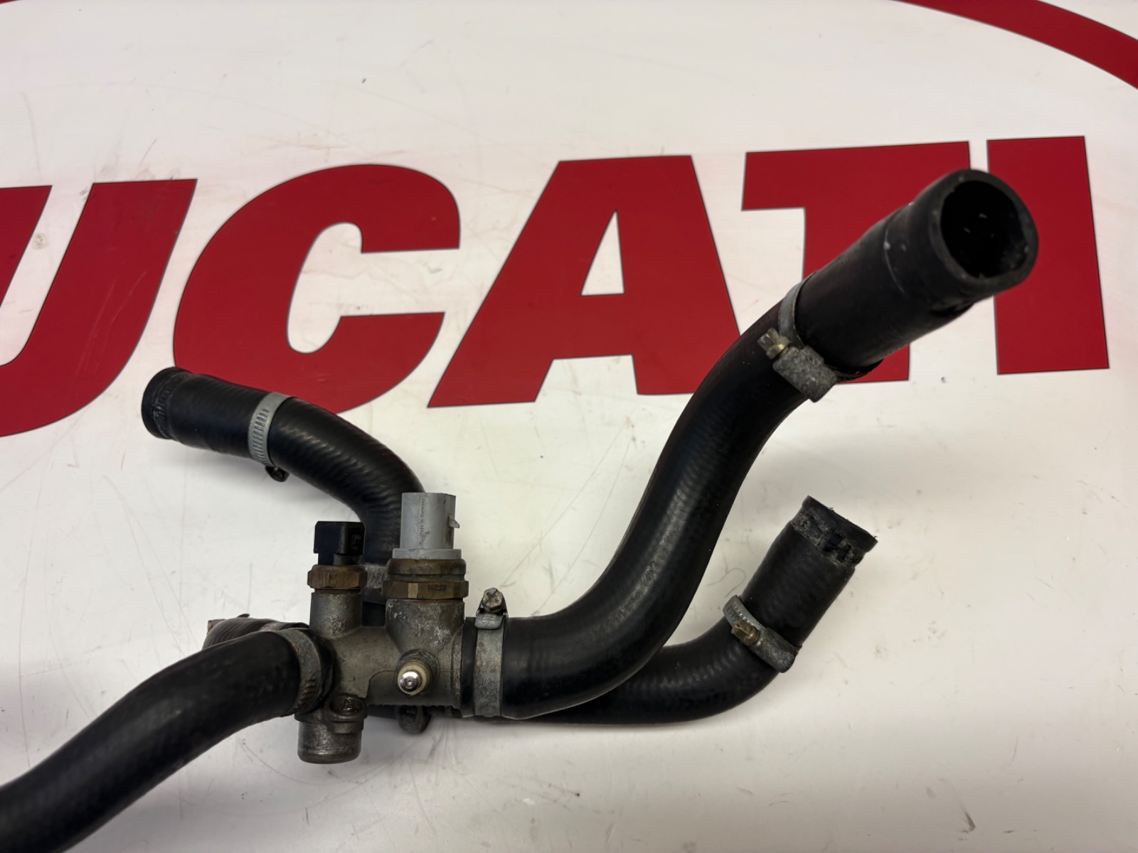 Ducati water coolant hoses thermostat union 996 916 748 81410371AB