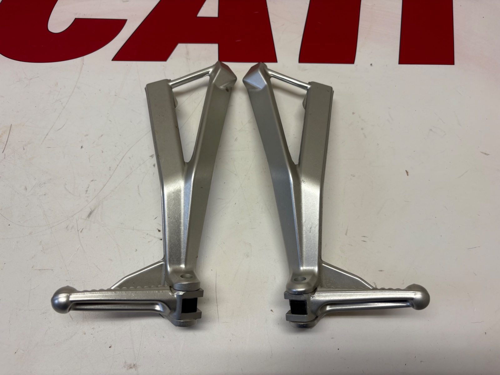 Ducati rear pillion passenger steps 848 1098 1198 incl bolts 82411251A 82411241A