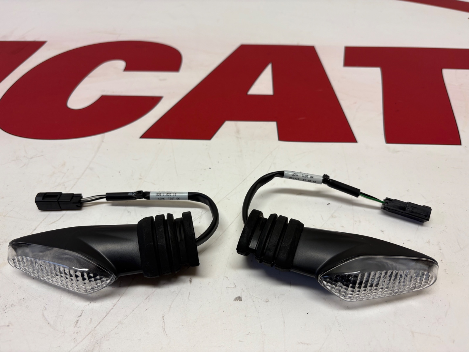 Ducati 2 indicators Monster 1200 MTS 950 1260 V2 SF V4 SBK V2 V4 53010321B