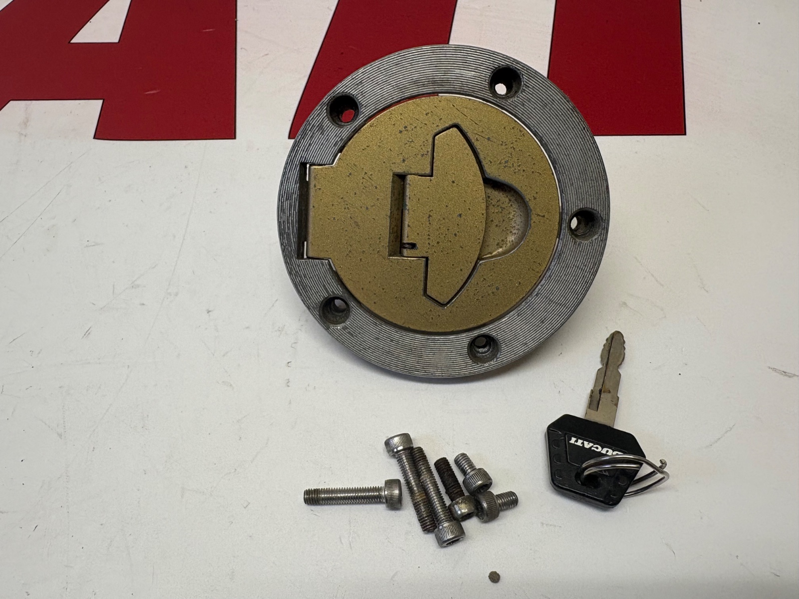 Ducati fuel cap 1 original key Monster supersport ST 748 916 996 998 89540012A