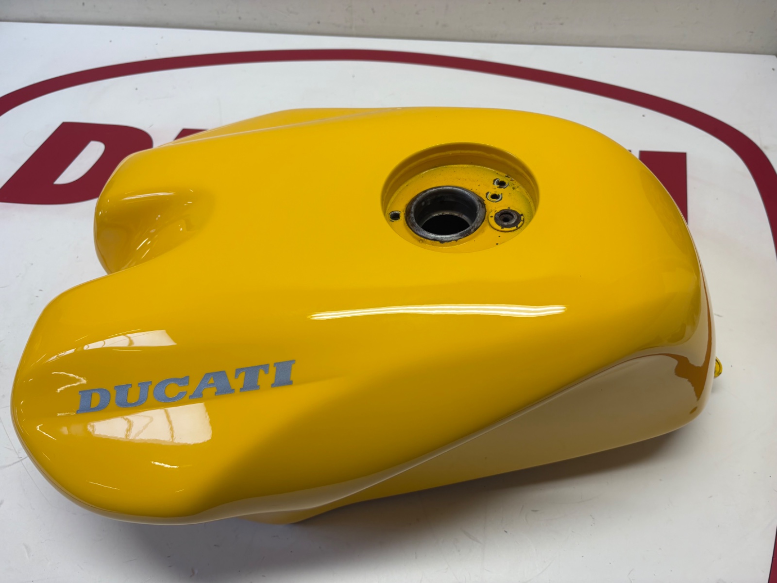 Ducati Fuel petrol benzin gas tank Yellow 748 916 996 998 58610252A