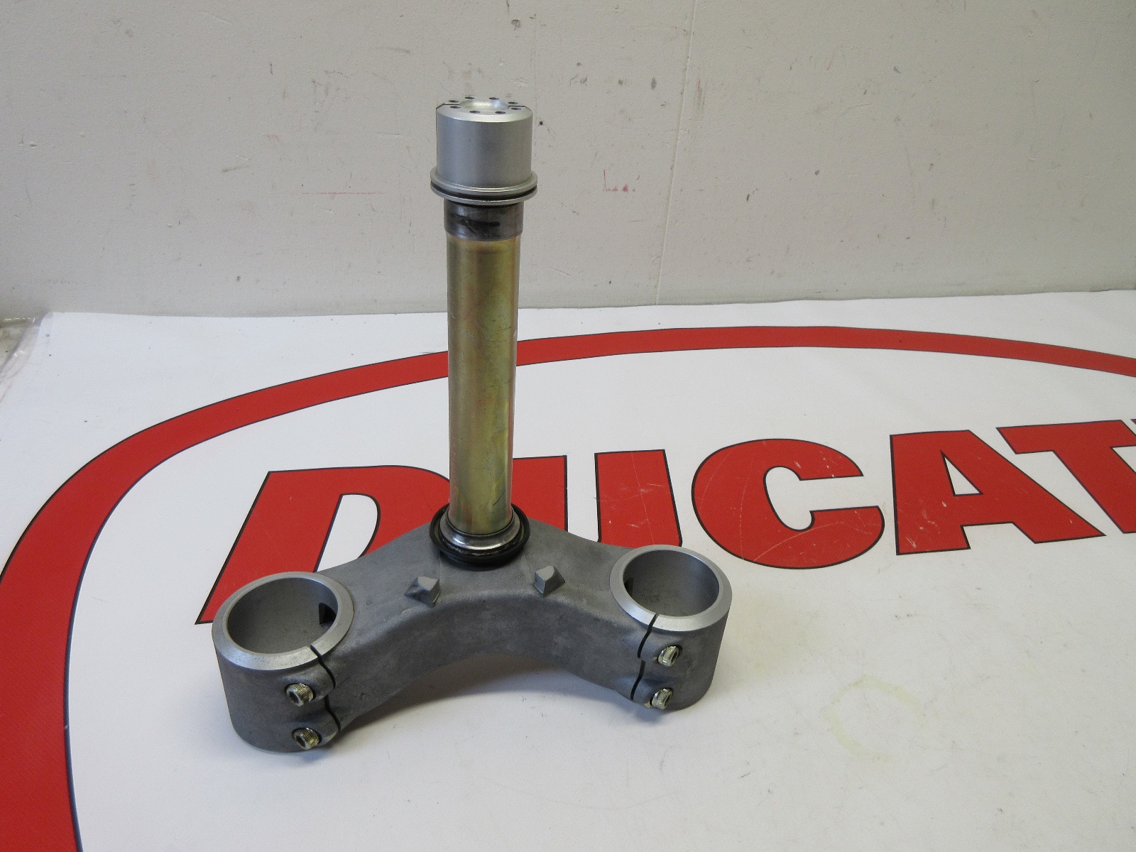 Ducati Bottom yoke steering head & nut 53mm 748 916 996 998 34220103A