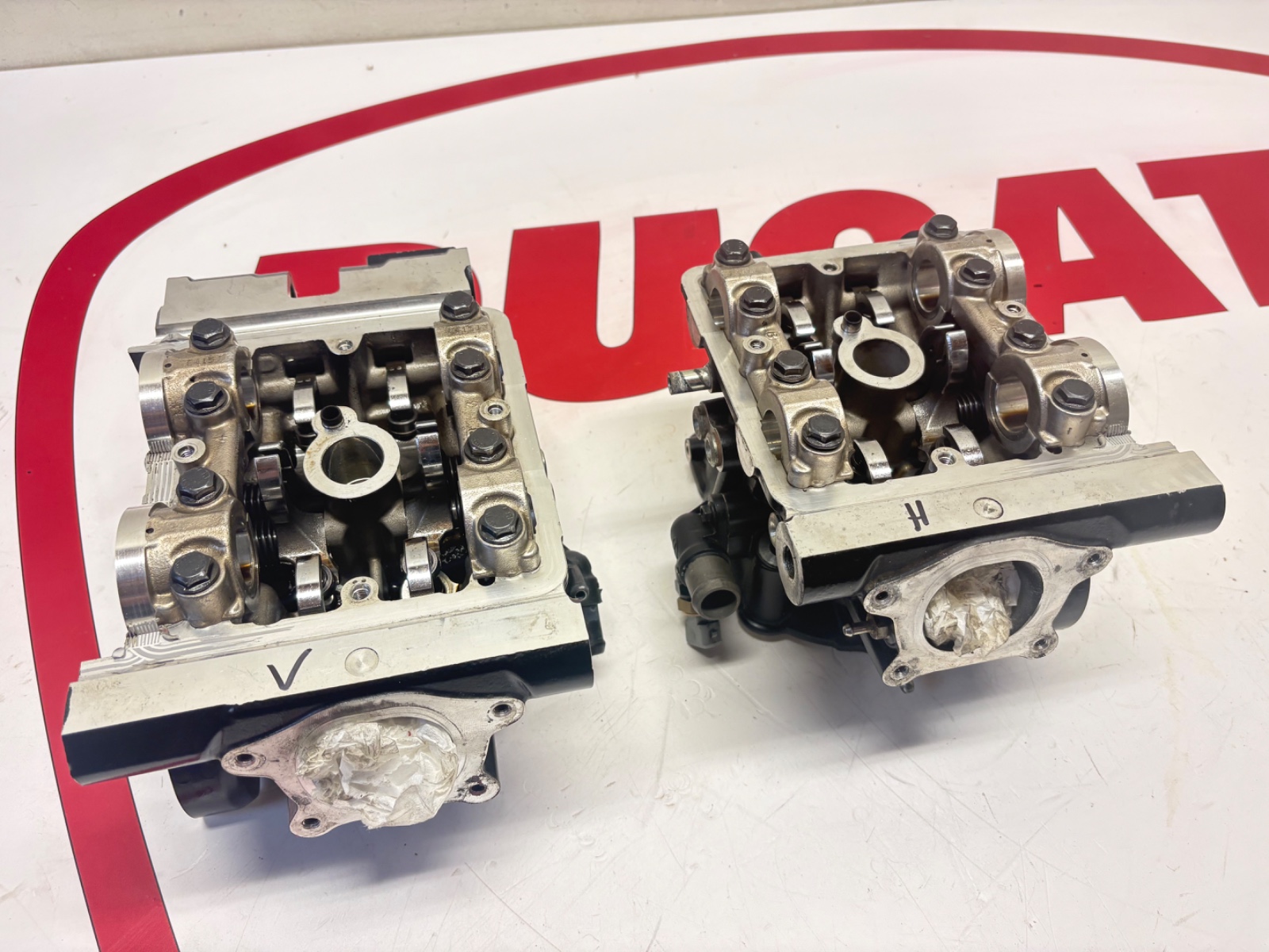 Ducati Horizontal & Vertical cylinder head Supersport 950 30124141FI 30124151FI