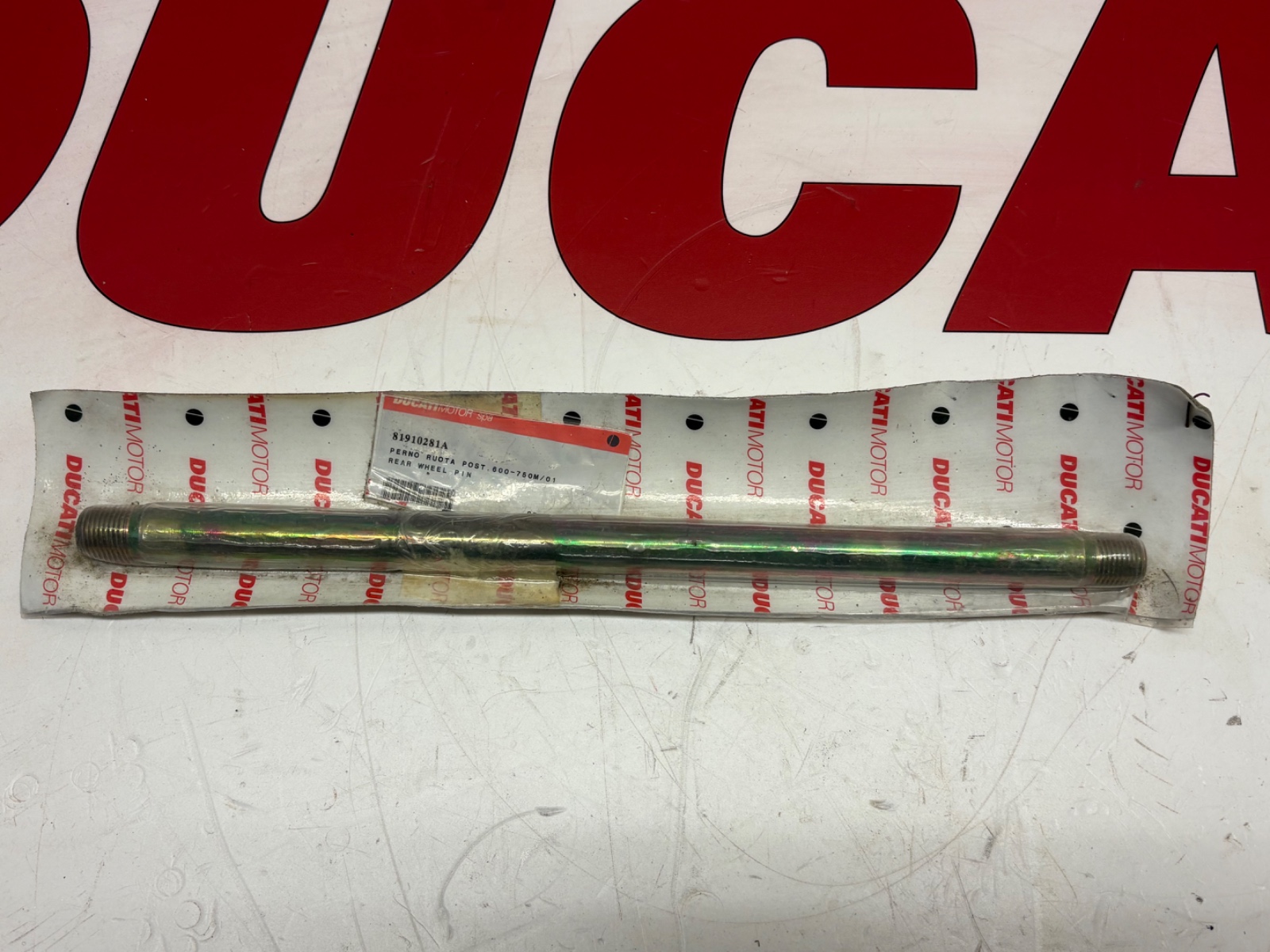 Ducati Swingarm swing arm rear wheel axle pin Monster 400 600 750 900 81910281A