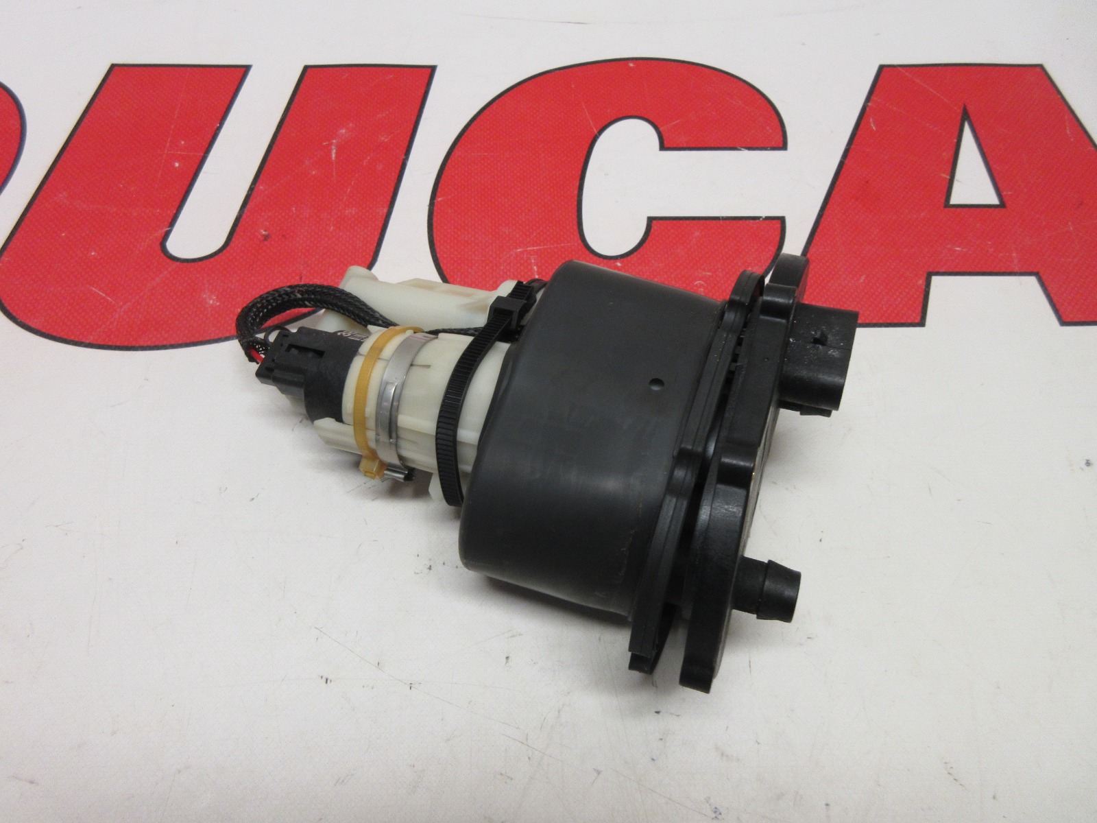 Ducati fuel petrol gas pump Multistrada & Diavel 1200 16023982A