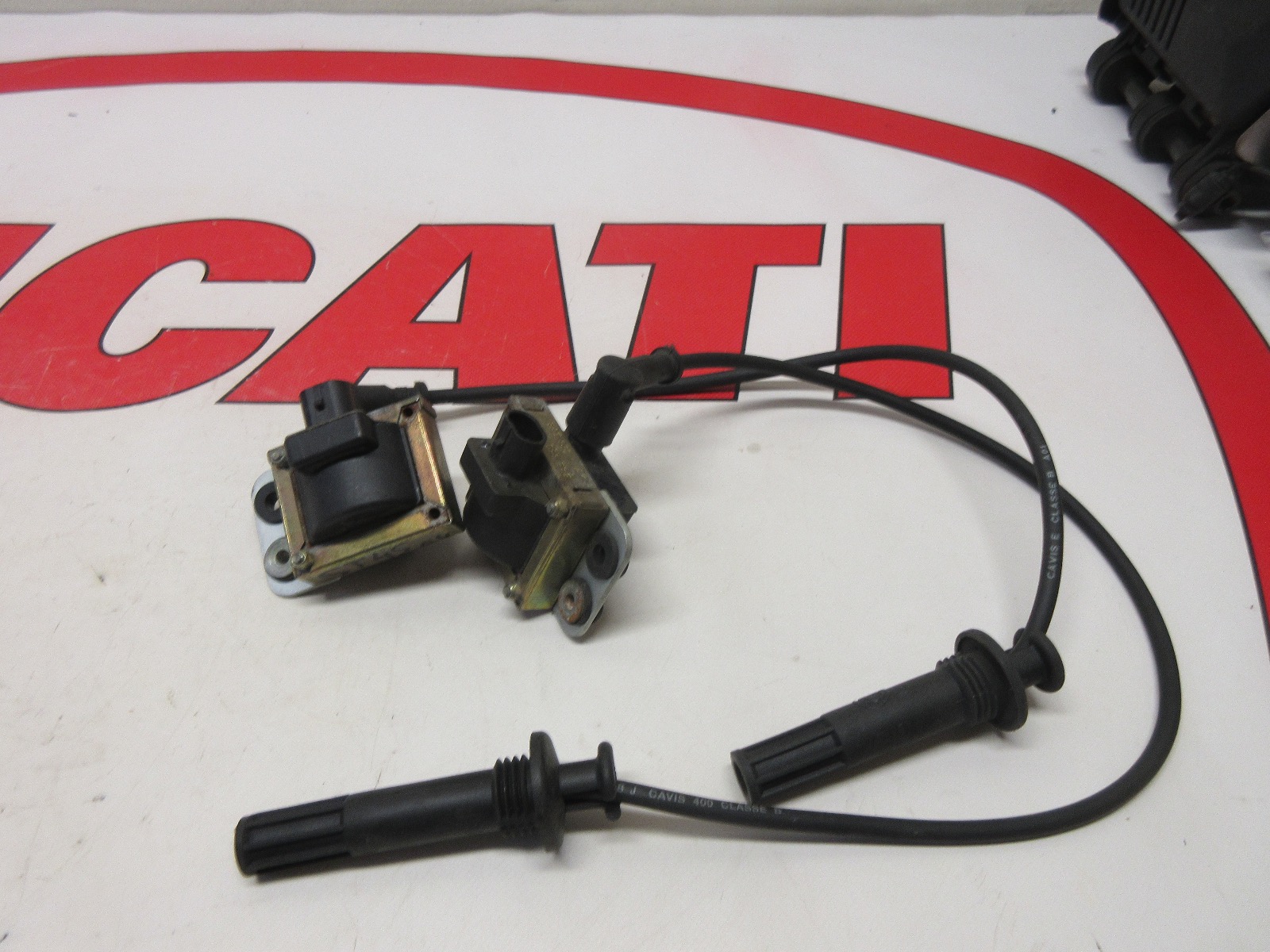 カナダ　ドルコイン Ducati 748 916 996 28540031A pair of ignition coil coils & leads
