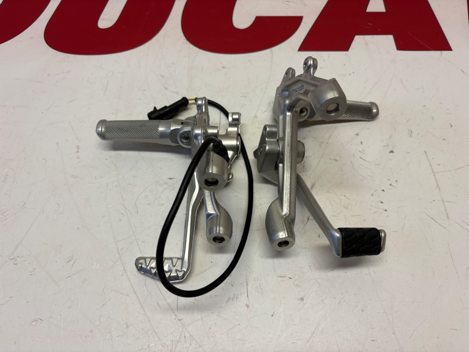 Ducati footrest set left & right steps brake gear Panigale 899 959 1199 1299 V2