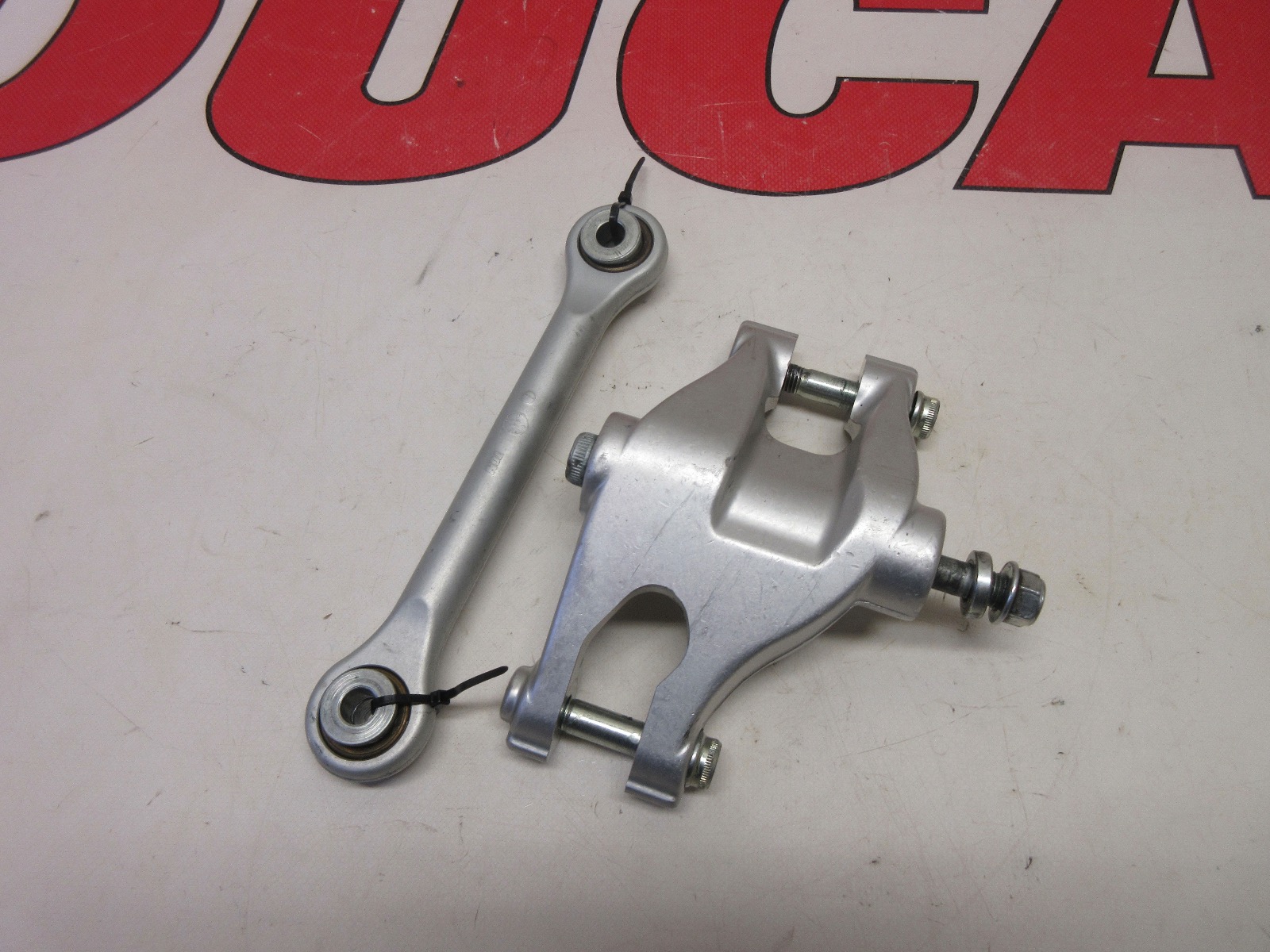 Ducati Rear Shock Linkage Rocker Arm & rod 848 848EVO 37220622A