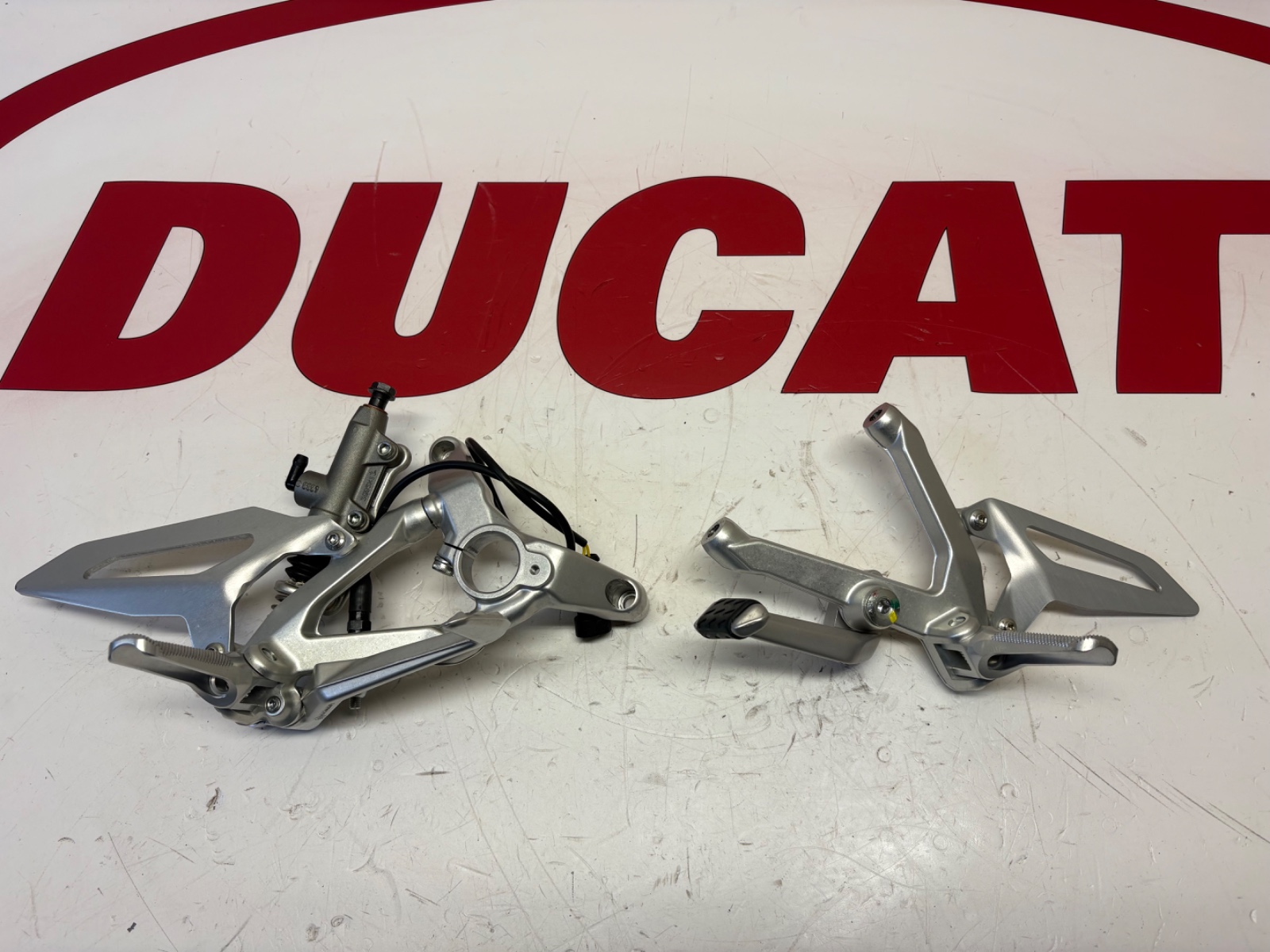 Ducati left & Right footrest bracket gear brake Panigale 899 959 1199 1299 & V2