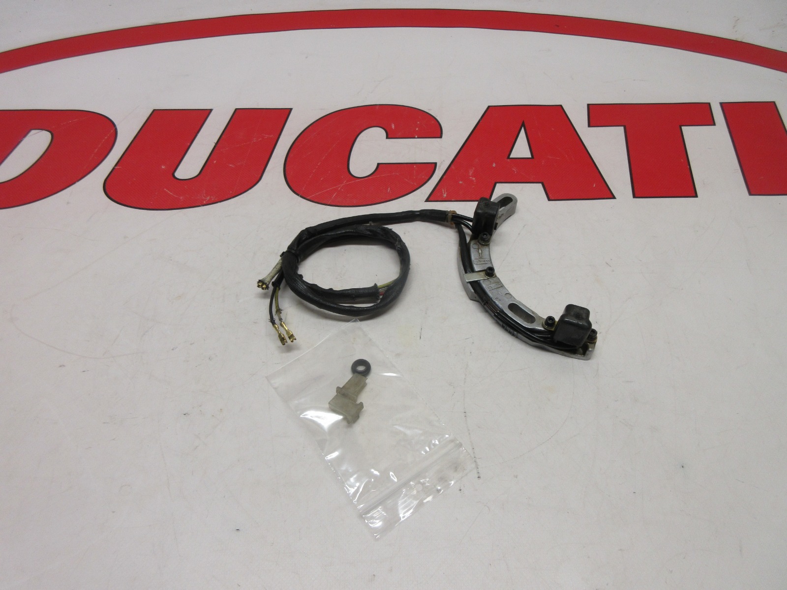 Ducati Ignition Pick-up Sensor Assembly Complete SS 750 900 Monster 26010011A