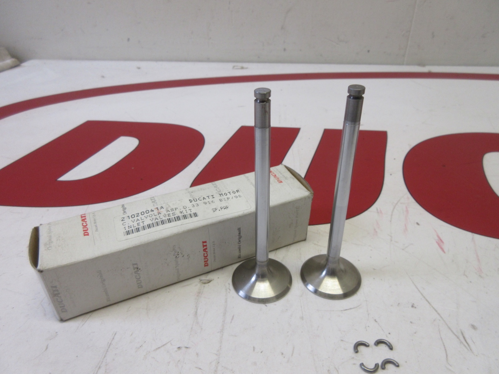 Ducati Pair of intake valves SBK 916 888 851 Monster S4 ST4 21020041A