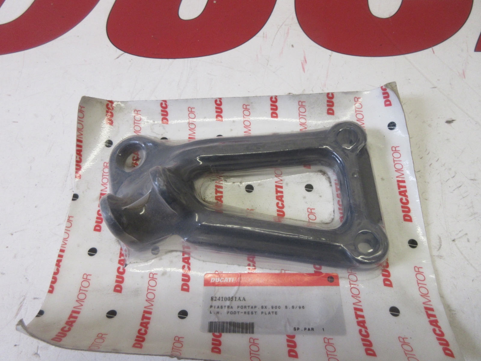 Ducati Left footrest passenger bracket Supersport 600 750 900 888 82410051AA