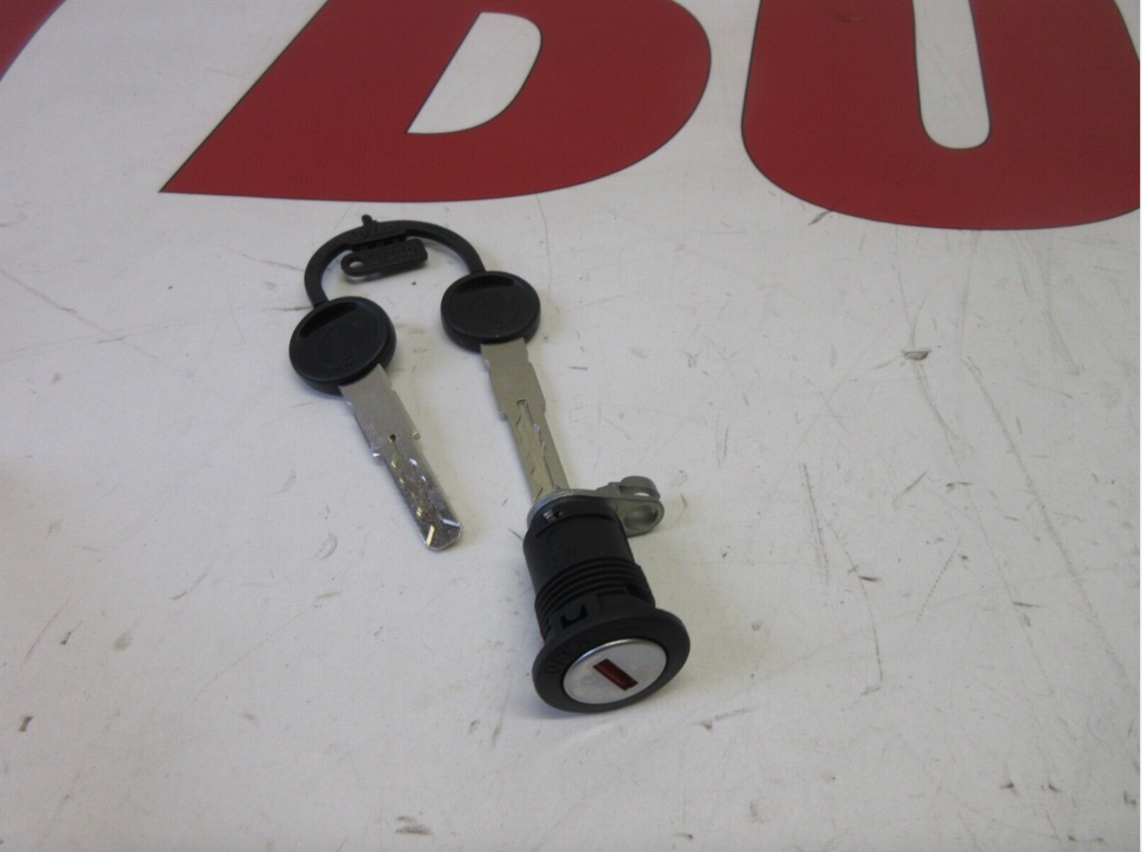 Ducati seat lock including 2 keys Monster Multistrada superbikes etc 59820611A