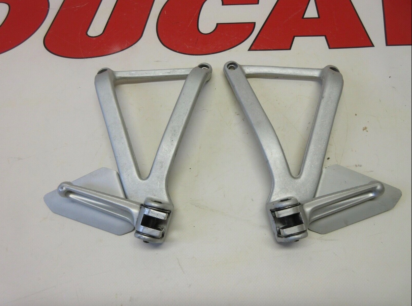 Ducati 748 916 996 998 passenger steps set Biposto foot pegs left & right bolts